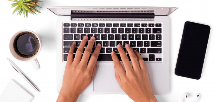 woman hands lap top computer